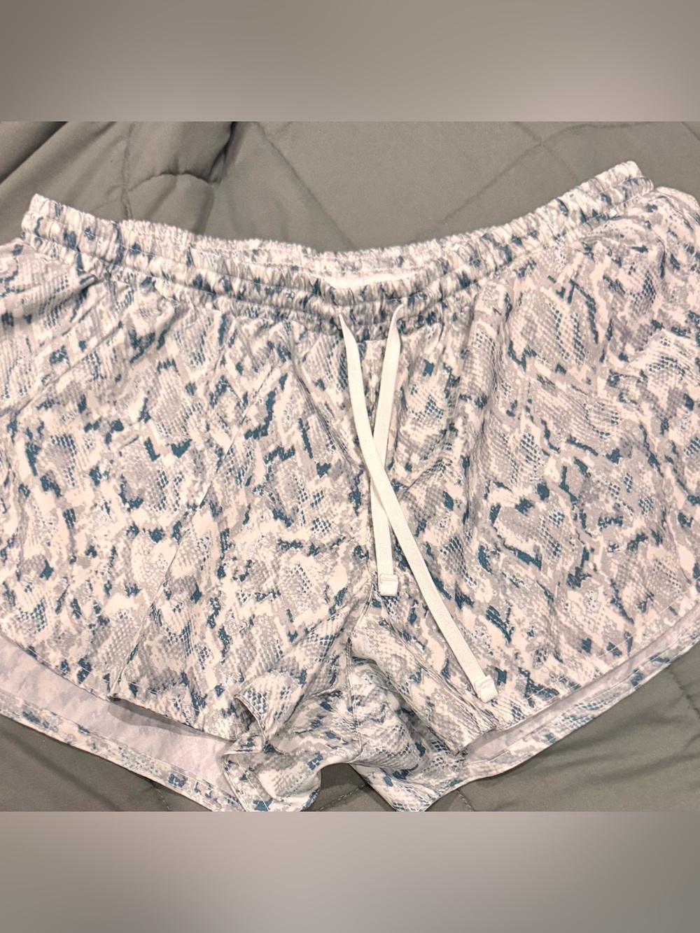 Old Navy White & Blue Snake-Print Athletic Shorts